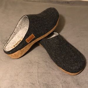BRAND NEW Taos Wool Clogs